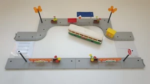 Majokit 707 - Arrêt de bus . 100% complet avec Majorette Autobus SAVIEM SC-10 - Foto 1 di 12