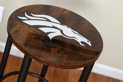 🔥 Специальный набор эпоксидных барных табуретов Denver Broncos — сиденья ручной работы из смолы сверху - Изображение 1 из 2