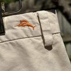 Tommy Bahama—Chino Hose—100% Lima Baumwolle—Herren 32 x 34—Creme—Made in Peru—Sehr guter Zustand+ - Bild 1 von 15