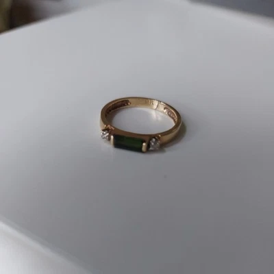 Anillo de tres piedras de turmalina de oro amarillo de 9 quilates talla N con sello Foto 1 de 4