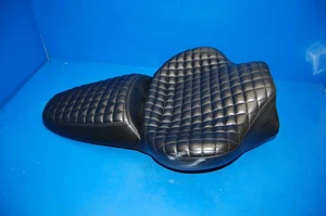 2023 17-24 VERSYS-X 300 KLE300 ABS MUSTANG ASIENTO CUERO NEGRO 53066-0547-MA - Imagen 1 de 19