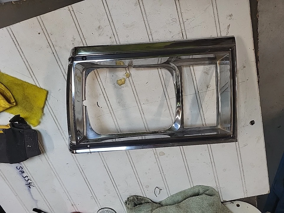 Ободок фары Malibu ELComino 1980-81 Rh 14008336 Chevrolet - Изображение 1 из 4