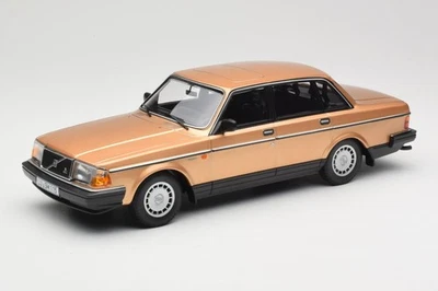 155171405 Volvo 240 GL Sedan Gold Minichamps 1/18 - Immagine 1 di 4