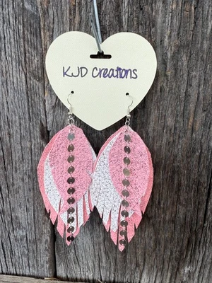 Серьги в стиле вестерн богемное перо: розовые и белые блестящие подвески из искусственной кожи - Изображение 1 из 3