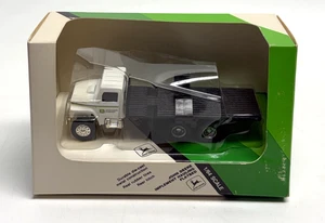 Vintage SEALED ERTL 1/64 Scale John Deere Implement Hauling Flatbed Truck #5542 - Picture 1 of 6