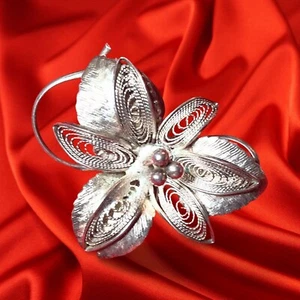 Enchanted Vintage Silver Blossom Brooch - Zdjęcie 1 z 3