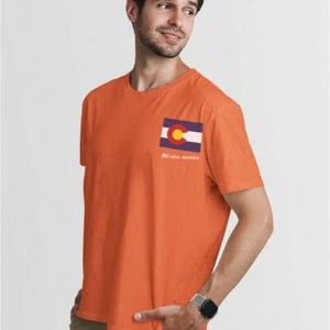 Camiseta unisex de Colorado con bandera del estado con lema impreso - Imagen 1 de 9