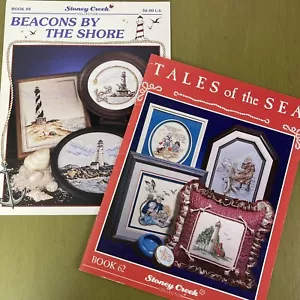 Lotto di 2 libretti punto croce Stoney Creek Tales of the Sea & Beacons By Shore - Foto 1 di 15