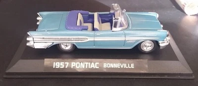 1957 Pontiac Bonneville Convertible 1:43 Scale Diecast New-Ray - Image 1 of 4