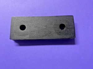 COLGADOR DE ESCAPE UNIVERSAL CORREA DE GOMA MONTAJE 62MM 2 1/2 PULGADAS AGUJEROS CENTRALES - Imagen 1 de 3