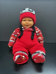 Kleinkind Feuerwehr gehäkelt Real Life Baby - Bild 1 von 7