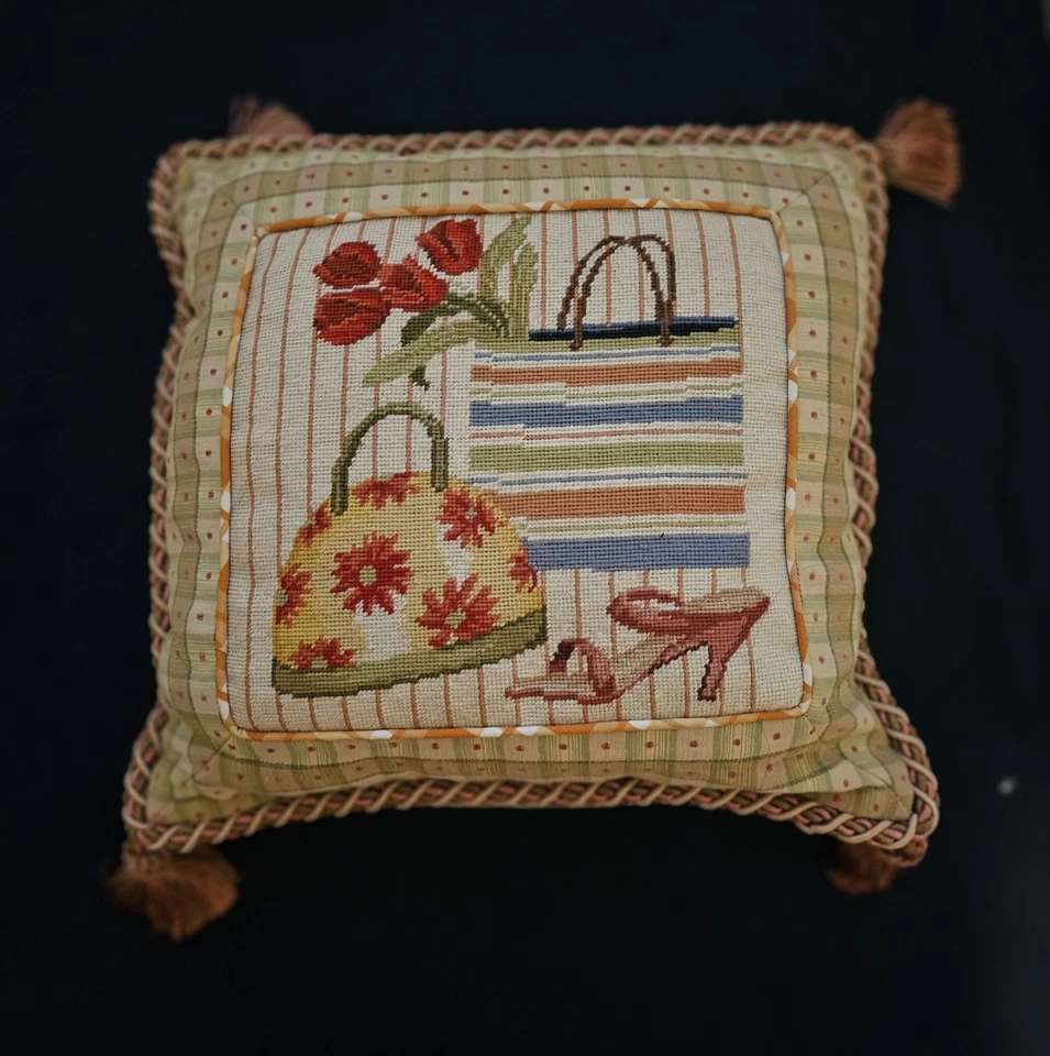 Zapatos y bolsos de almohada de punta de aguja 123 Creations. Verdes y amarillos 13" cuadrado  Foto 1 de 4