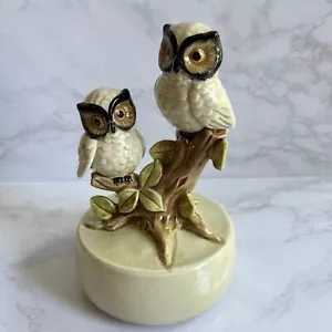 De Colección Otagiri Japón Porcelana Búho Estatuilla Caja de Música "Some Enchanted Evening" 1979 - Imagen 1 de 14