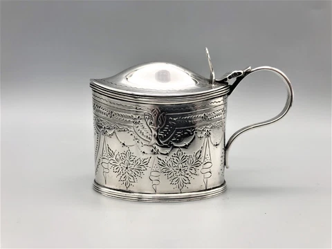 VICTORIAN STERLING SILVER MUSTARD POT, WILLIAM HUTTON & SONS, SHEFFIELD, 1881 Cover