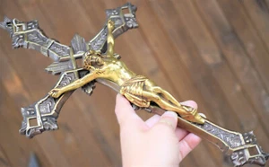 ⭐vintage crucifix bronze ,religious wall cross ⭐ - Picture 1 of 9