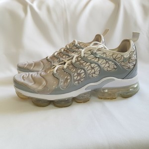 mens nike vapormax plus white