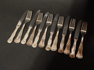 VINTAGE SET 12 POSATE ARGENTATE IN STILE ROCAILLE CON DECORO A CONCHIGLIA - Imagen 1 de 10