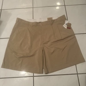 Reebok NWT Mens Beige Golf Performance Play Dry Comfort Shorts, Size 48 MSRP $55 - Picture 1 of 6