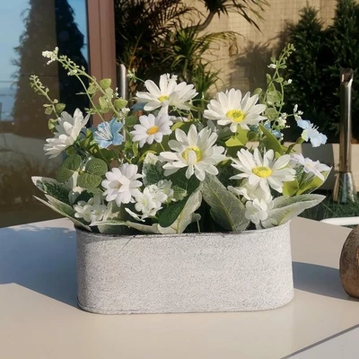 Peças centrais florais para mesas, 12 polegadas pequenas flores artificiais em vaso de metal - Imagem 1 de 4
