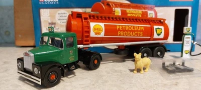 Corgi  16306 Scammell Highywayman Tanker and Petrol Pump Shell/BP - Image 1 of 4