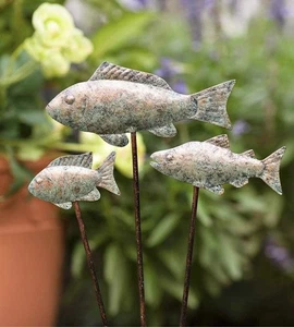 Arado y Hogar Decorativo Verdigris Metal Natación Peces Trío Estacas para Jardín - Imagen 1 de 3