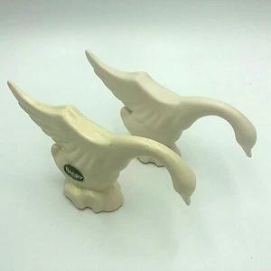 HAEGER USA 2 SWAN FIGURINE WHITE IVORY MATT FINISH ~ 4" TALL VINTAGE GEESE - Picture 1 of 6