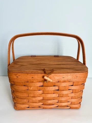 Vintage Medium Longaberger 1994 Pie Picnic Basket w/ Lid 12.5”W X 12.5”D X 6.5”H Cover