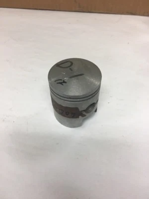 13001-009(1) STANDARD PISTON NOS KAWASAKI 1965-66 D1 - Image 1 of 4
