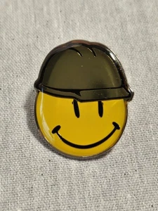 Walmart Pin mit Baumütze (D) - Bild 1 von 6