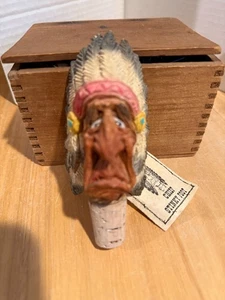 Chris Hammack Flaschenkorken Indianerhäuptling stinkender Fuß geschnitzt Westernkopf - Bild 1 von 4
