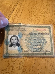 Original Südvietnam Zivilausweis Garantie Kriegsausgabe süßes Mädchen 1971 ansehen - Bild 1 von 2