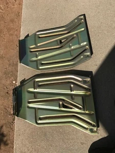 Mercedes Benz W111 W112 Coupe Left Rear Window Guide Wall Regulator Bracket - Picture 1 of 4