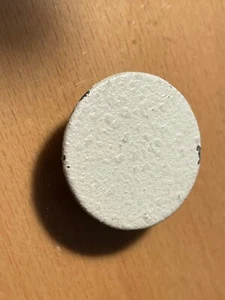 7/8 Zoll lackierter Metalllochstopfen. - Bild 1 von 3