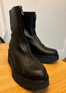La Canadienne GALE Front Zip Boot on Wedge in Black EU40 / Size 10 - Picture 1 of 8
