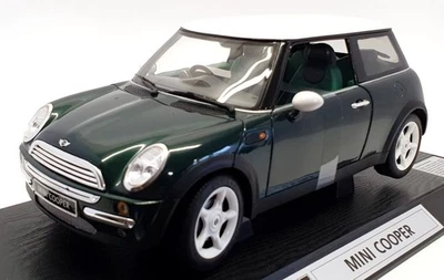 Revell 1/12 Scale Model Car 08452 - Mini Cooper - Green/White Roof - Image 1 of 4