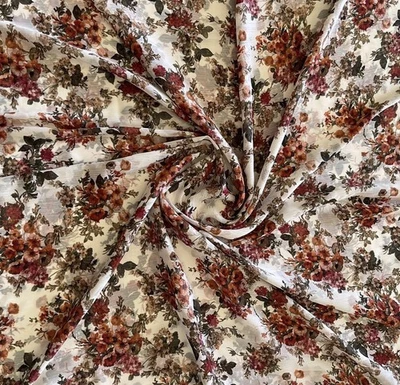 Tela transparente de gasa multicolor con estampado floral - por yarda Foto 1 de 3