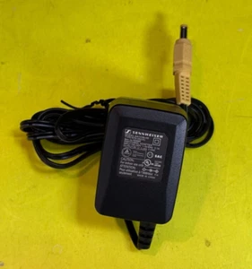 Original SENNHEISER NT9-3AW AC Adapter 9V 0,3A für RS 165 175 185 195 Kopfhörer - Bild 1 von 3