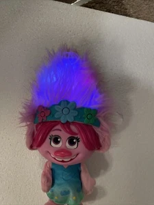 Dreamworks Trolls World Tour Farbe Poppin' Poppy Puppe Figur Lichter Sound Sings - Bild 1 von 9
