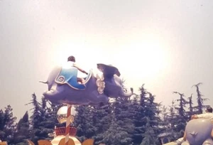 Disneyland Dumbo Flying Elephant Ride Disney 1969 Vintage 35mm Slide Photo - Picture 1 of 3