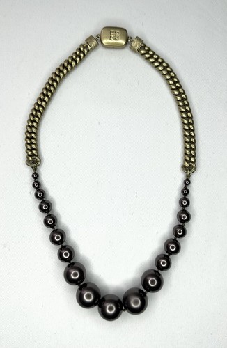 Givenchy Collana di perle marroni con chiusura magnetica