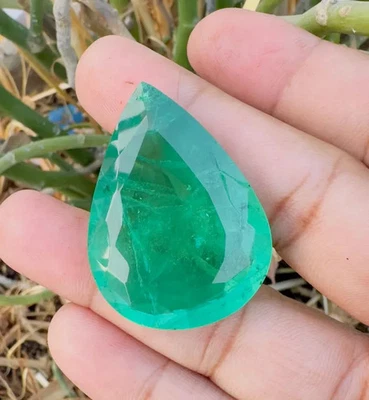 Piedra preciosa suelta certificada corte pera esmeralda verde colombiana natural de 100 quilates Foto 1 de 2