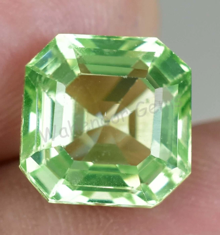 7.50 Ct Natural Green Peridot Emerald Shape VVS Pak Gemstone AGL Certified - Image 1 of 4