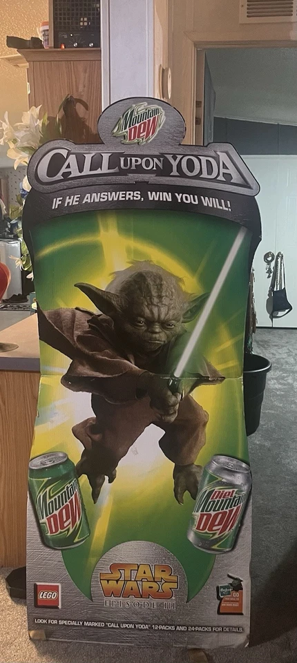 Stand Up Publicidad Mountain Dew - Soporte de cartón Yoda Foto 1 de 1