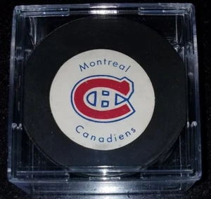 VINTAGE RUBBER CREST MONTREAL CANADIENS NHL OLD OFFICIAL GAME HOCKEY PUCK canada - Foto 1 di 6