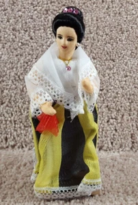 Muñeca de recuerdo hembra de 6 pulgadas de colección hecha a mano con soporte de madera de Noruega - Imagen 1 de 7