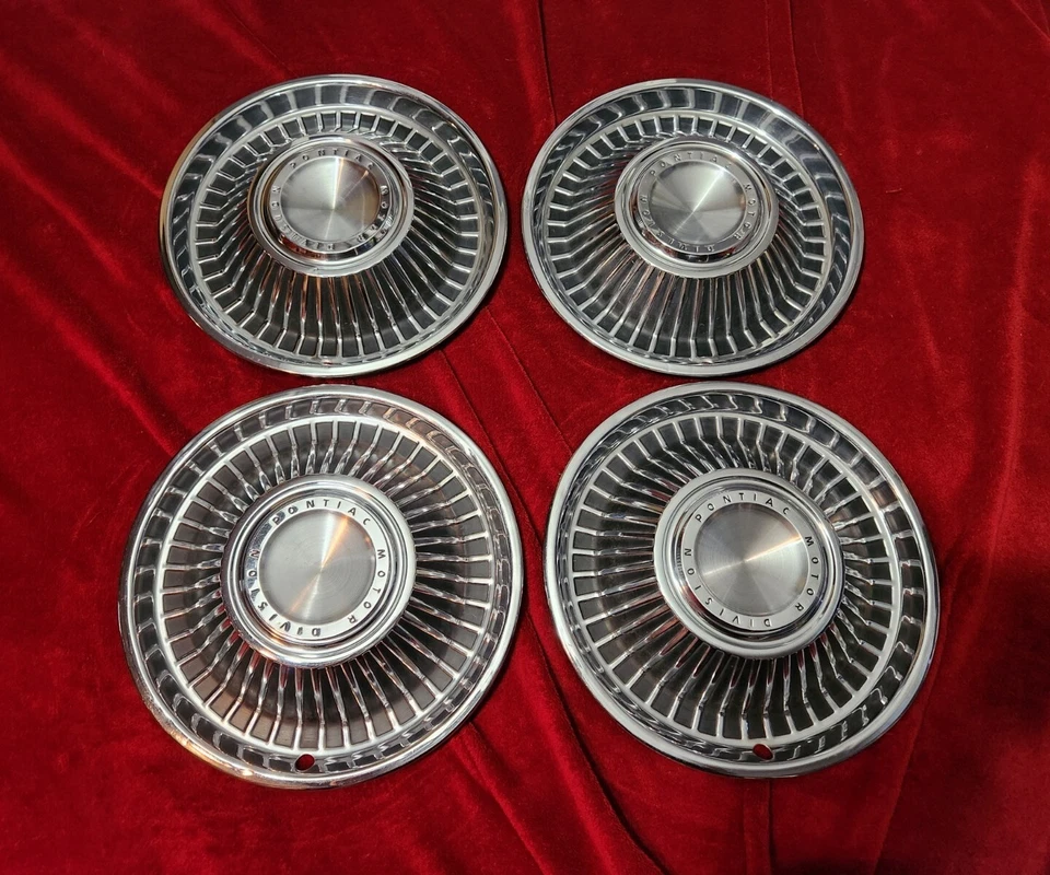 Pontiac Catalina 1963 tapacubos de 14" 1964 cubiertas de rueda Bonneville 1965 Ventura  Foto 1 de 1