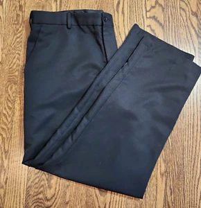 Docker's Premium Black Relaxed Fit 36 30 Flat Front Men's Pants. - Picture 1 of 8