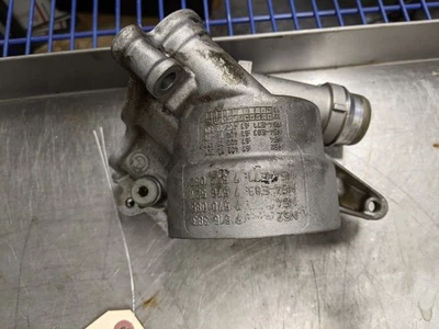 Carcasa de filtro de aceite de motor para BMW 528i 2.0 7573032 12-16 Foto 1 de 4