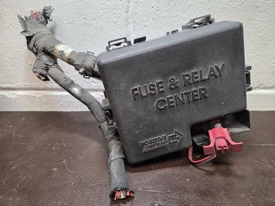 Módulo de bloque de caja de fusibles debajo del capó P04608767AC Chrysler Sebring 2001-2003  Foto 1 de 4