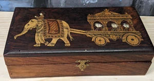 Joyero de madera vintage con incrustaciones de carro de elefantes 8 pulgadas - Imagen 1 de 18